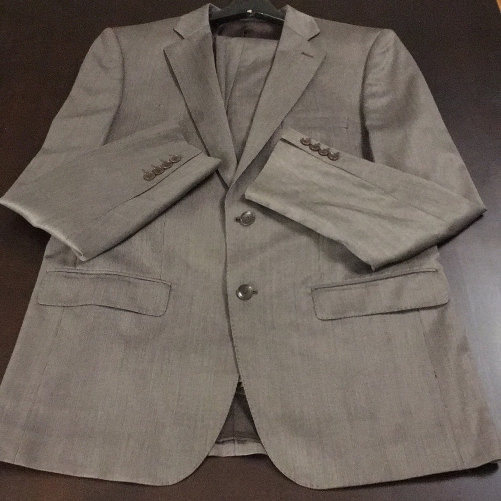 Zara suit clean
